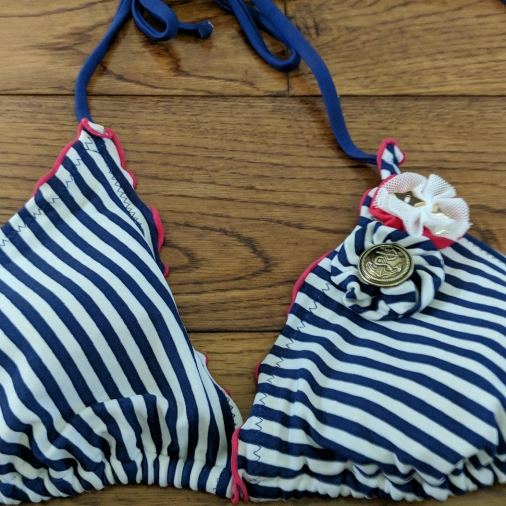Bikini - Picture 2 of 2